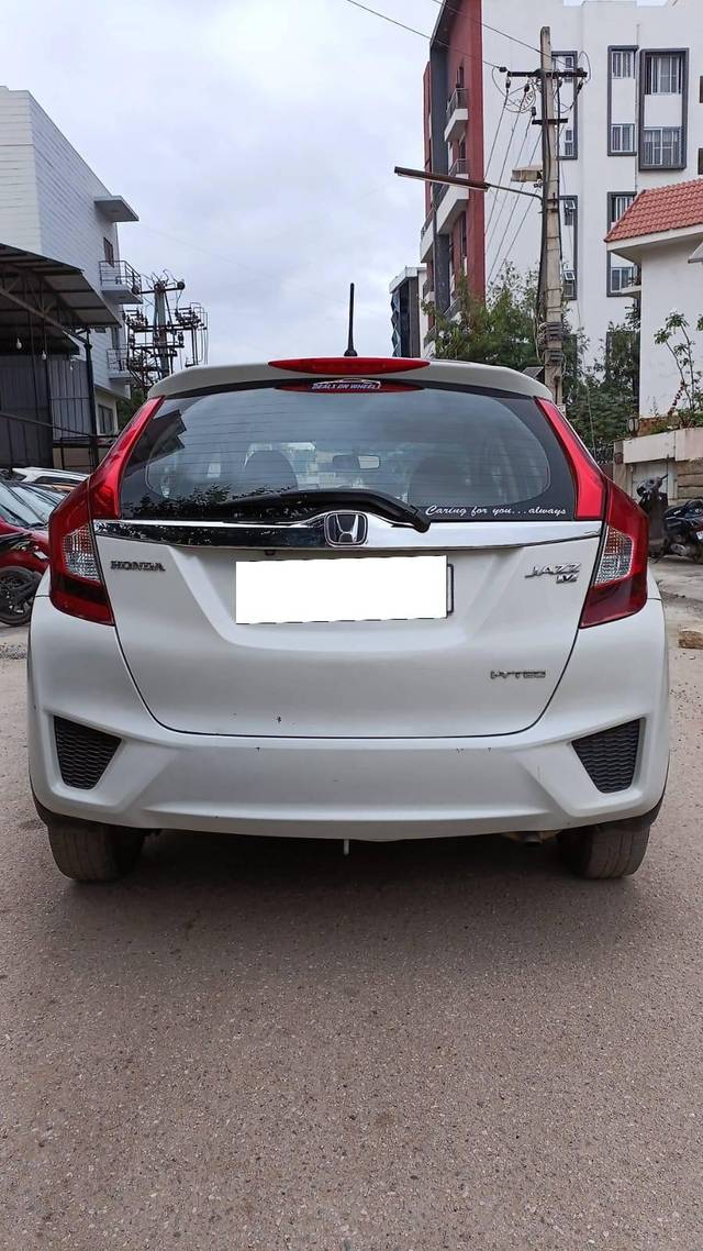 https://images10.gaadi.com/usedcar_image/4350969/original/processed_c8b18c8a3cd311fb3dd8638284026c81.jpg?imwidth=6401