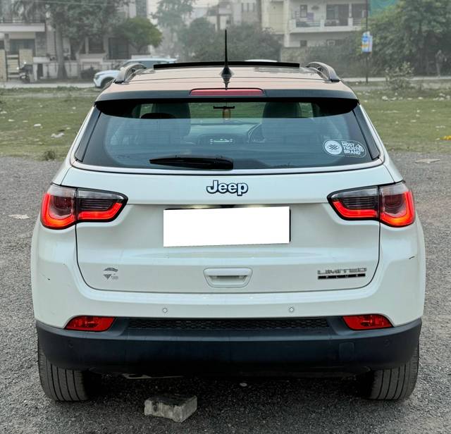 https://images10.gaadi.com/usedcar_image/4351041/original/processed_43deaf2879ad038d6d986bf07667e99e.jpg?imwidth=6402