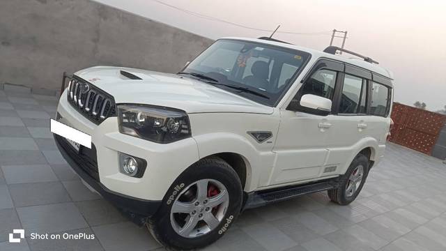 https://images10.gaadi.com/usedcar_image/4351284/original/processed_6c8c8d4c-6524-4650-a17d-bda055a38fdd.jpg?imwidth=6400