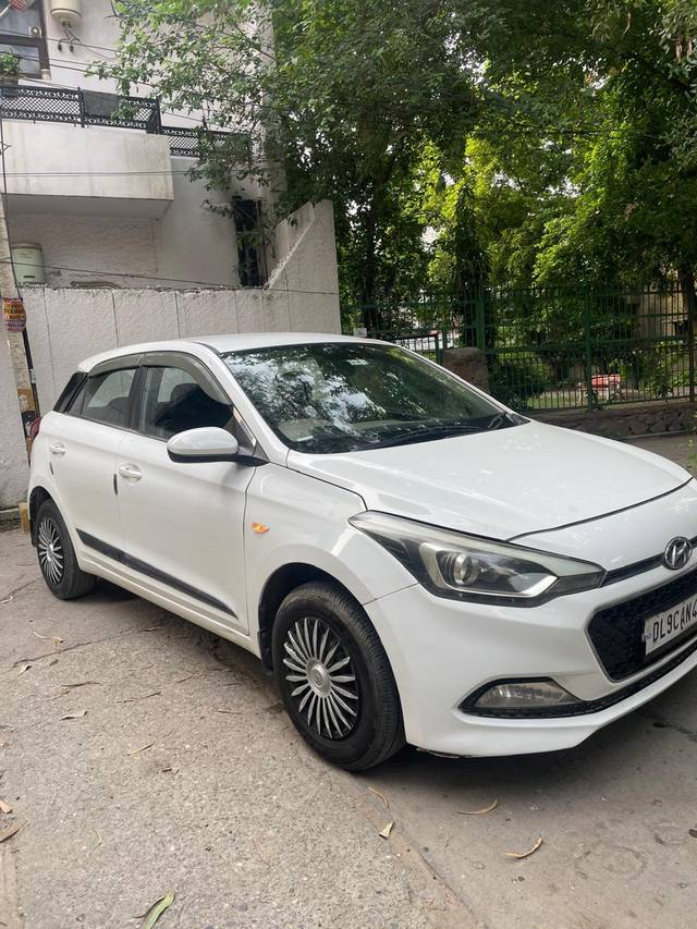 https://images10.gaadi.com/usedcar_image/4351339/original/processed_d2d753ee7334db18bde8b3e7f7ab3a50.jpg?imwidth=6400