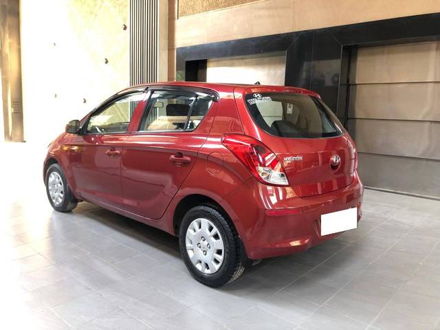 https://images10.gaadi.com/usedcar_image/4351346/original/processed_23cf2ab20d223d66404db663486e22a6.jpg?imwidth=6402