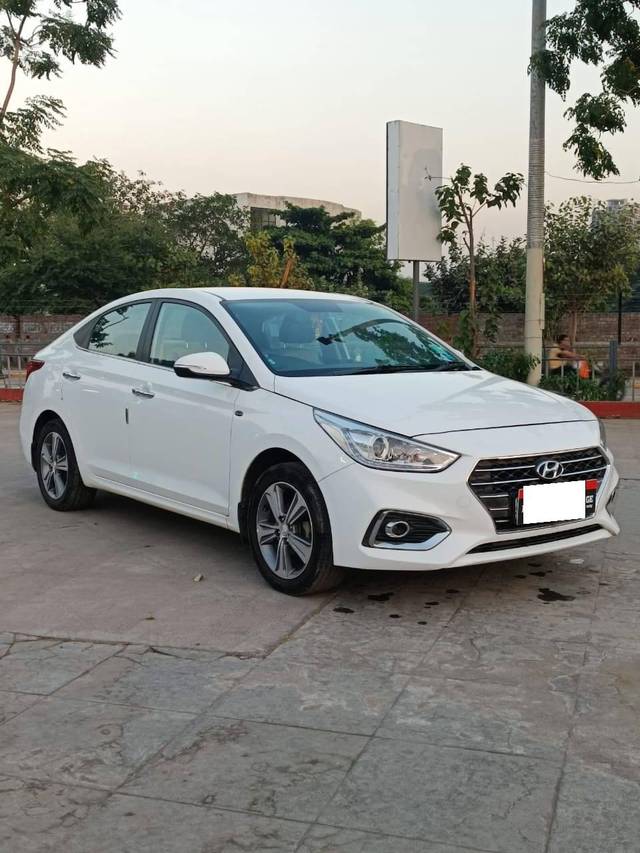 https://images10.gaadi.com/usedcar_image/4351370/original/processed_7aa339c97606fd533653154c0b3ae403.jpg?imwidth=6400