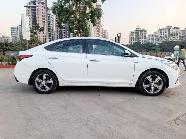 https://images10.gaadi.com/usedcar_image/4351370/original/processed_8f57cec5c8987bc7f282f3c9e45908ce.jpg?imwidth=6401