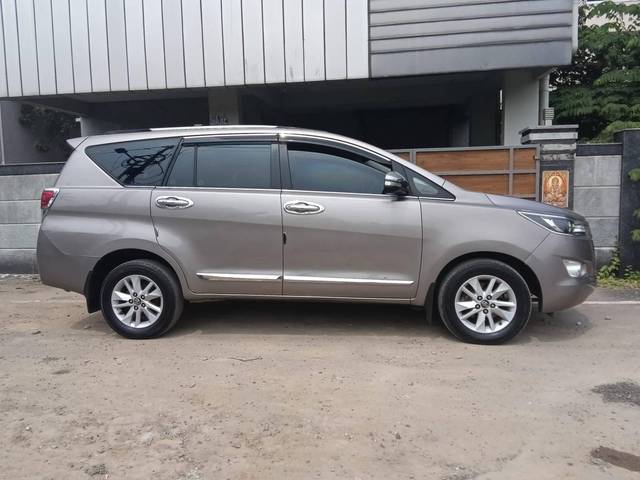 https://images10.gaadi.com/usedcar_image/4351400/original/processed_5c261c6f9efc70340ffd8b1656ba8152.jpg?imwidth=6402