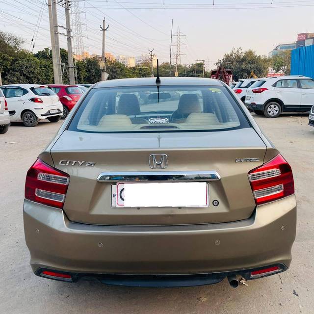 https://images10.gaadi.com/usedcar_image/4351607/original/processed_4afadce5f246cf7bab54538d31485bfd.jpg?imwidth=6401