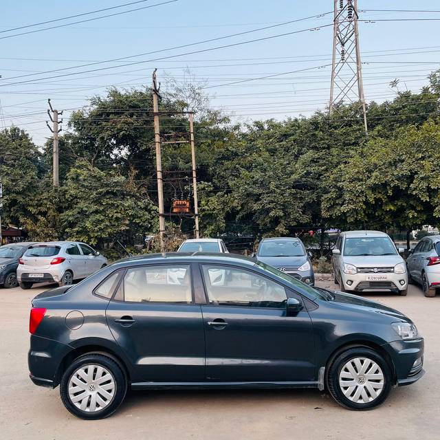 https://images10.gaadi.com/usedcar_image/4351612/original/b83303e08a6eca217464ff16fe4e80fb.jpg?imwidth=6401