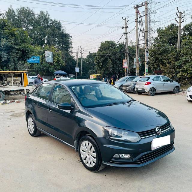 https://images10.gaadi.com/usedcar_image/4351612/original/processed_ea9fffe3a3779596e788df117aa3d178.jpg?imwidth=6400