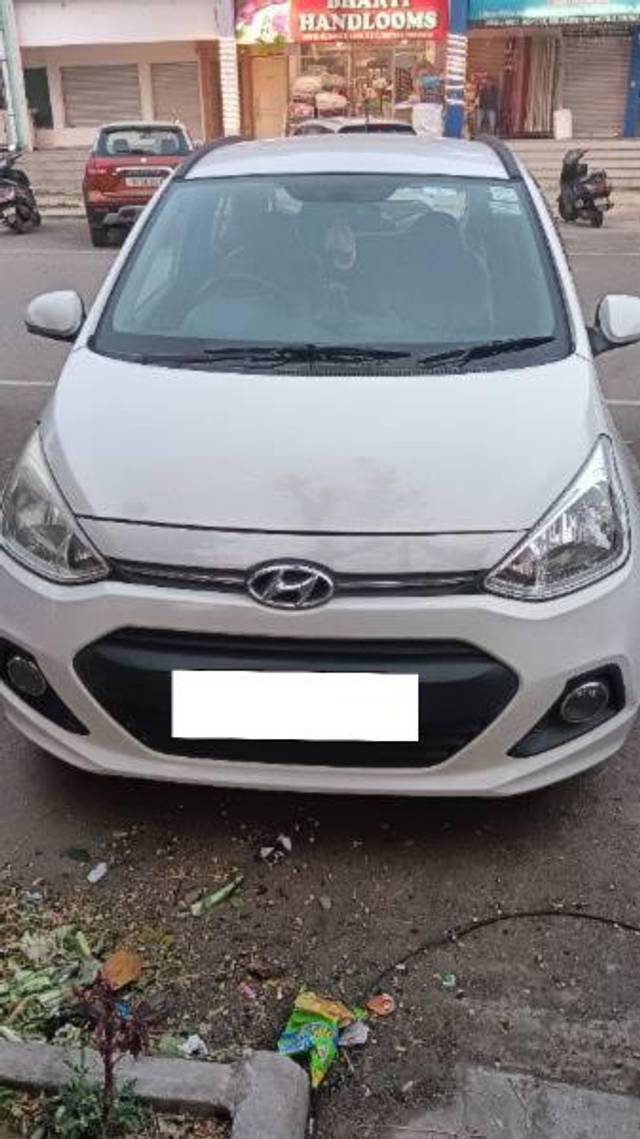 https://images10.gaadi.com/usedcar_image/4351618/original/processed_ea3a9701-4ff3-421d-8845-1d23860b965f.jpeg?imwidth=6400