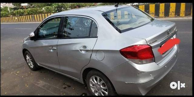 https://images10.gaadi.com/usedcar_image/4351625/original/processed_8ecc93d7-49c0-4f73-9321-c71bd71493a2.jpg?imwidth=6402