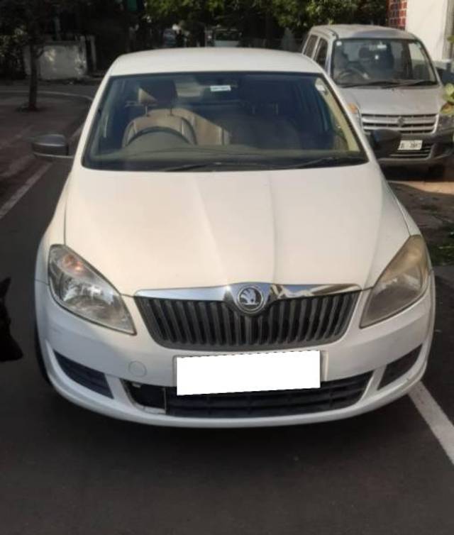 https://images10.gaadi.com/usedcar_image/4351674/original/processed_393d422d-8ffa-4e31-9d5b-e8f8c33ad553.jpg?imwidth=6401