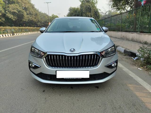 https://images10.gaadi.com/usedcar_image/4351684/original/processed_c7265a7eb196c9833cdb62955f26c398.jpg?imwidth=6400