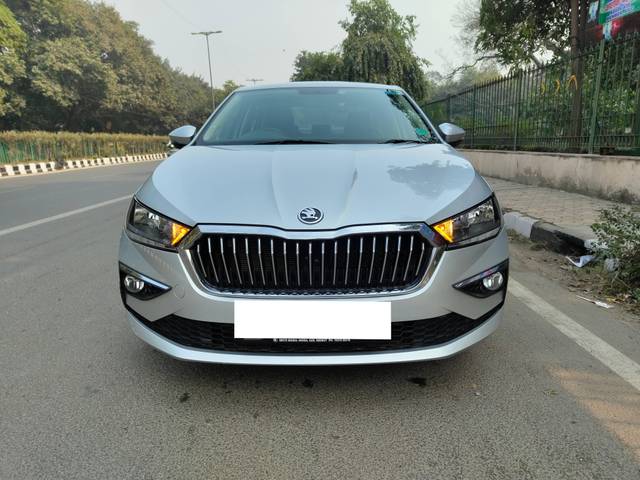 https://images10.gaadi.com/usedcar_image/4351684/original/processed_fe67f307b6460f1cf83899ca64d7a415.jpg?imwidth=6402