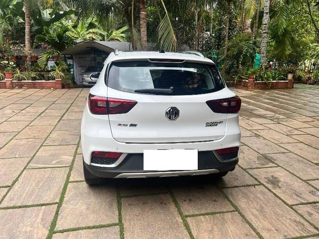 https://images10.gaadi.com/usedcar_image/4351753/original/processed_99e9118e-70f7-4a3b-953b-1e6787b6403e.jpeg?imwidth=6401