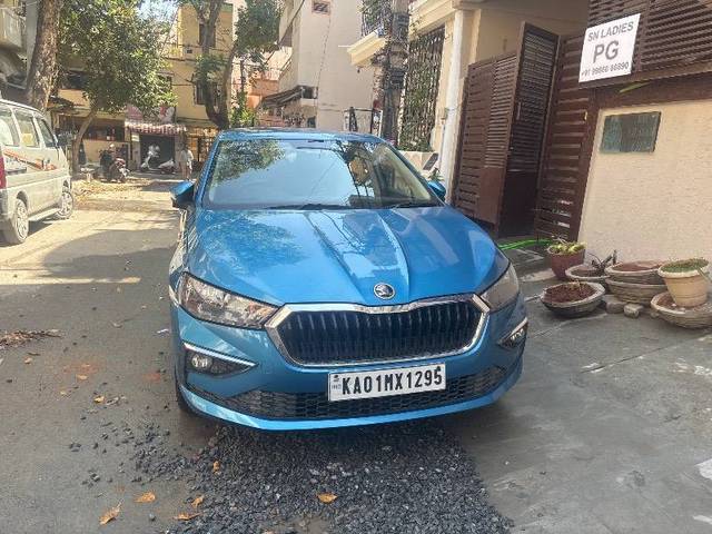 https://images10.gaadi.com/usedcar_image/4351857/original/b2ec3434d8cfb1ad475475977c8ece36.jpg?imwidth=6400