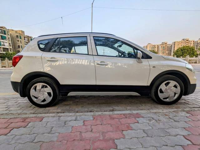 https://images10.gaadi.com/usedcar_image/4351875/original/processed_21a134ee4e1de75628e64bc37859a7ff.jpg?imwidth=6401