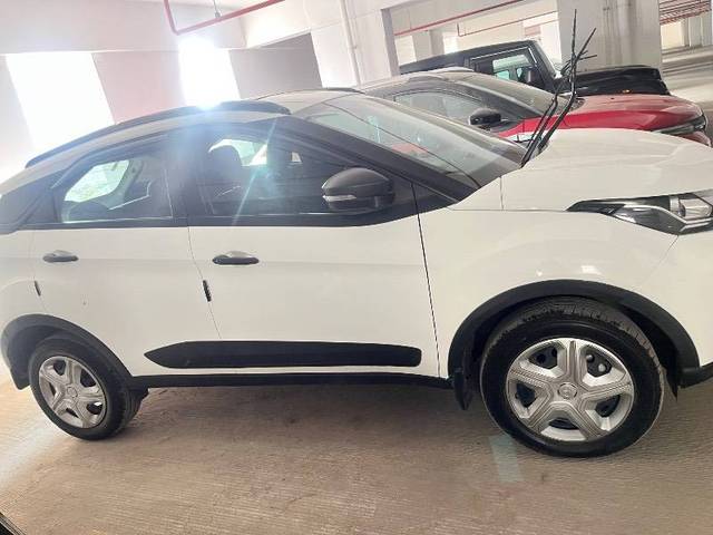 https://images10.gaadi.com/usedcar_image/4351900/original/e8cc6adb37cb41ab86f91d8be2316f8c.jpeg?imwidth=6402