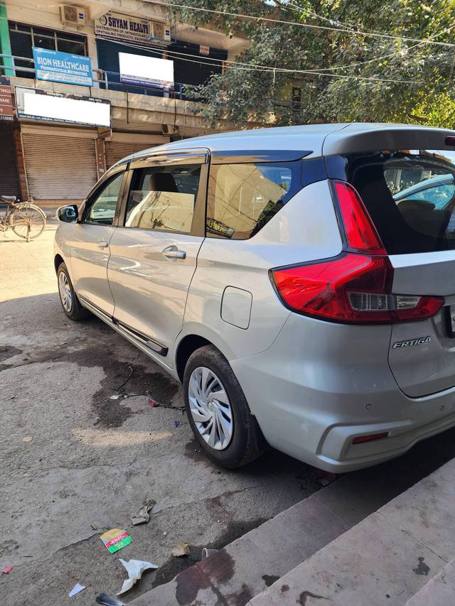 https://images10.gaadi.com/usedcar_image/4352030/original/processed_9ce660ff884ac9ad255f1bbe5397f574.jpg?imwidth=6402