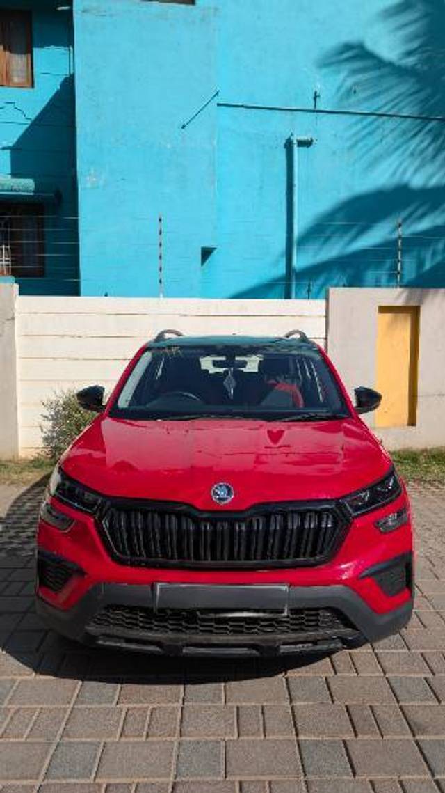 https://images10.gaadi.com/usedcar_image/4352037/original/44de5c9128ab56fda5c87cc3abc44abe.jpg?imwidth=6400