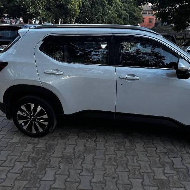 https://images10.gaadi.com/usedcar_image/4352066/original/processed_839bb669-1275-47de-bbfb-7fb134d54bba.jpeg?imwidth=6402