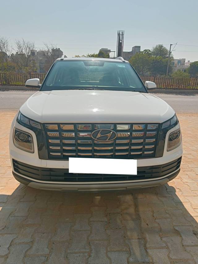 https://images10.gaadi.com/usedcar_image/4352081/original/processed_411597fb58b7fbc40df13eed4efb463a.jpg?imwidth=6400