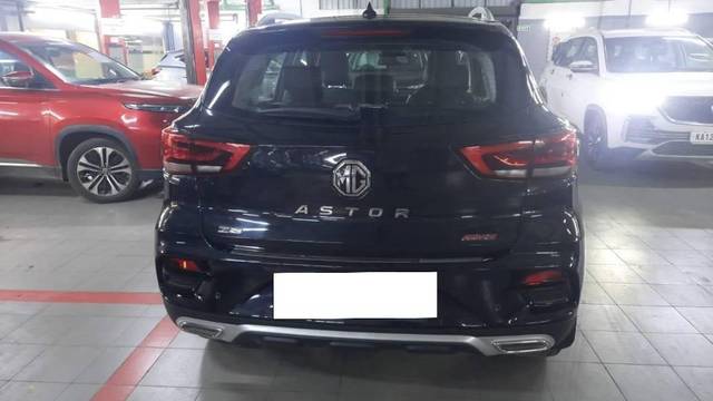 https://images10.gaadi.com/usedcar_image/4352112/original/processed_292bc3f8-4ddb-4bb4-b411-d2ea0646e6ef.jpeg?imwidth=6401