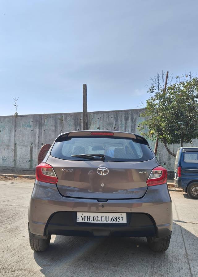 https://images10.gaadi.com/usedcar_image/4352126/original/processed_9d862bf20e7b86a5e061fe99465c1163.jpg?imwidth=6402