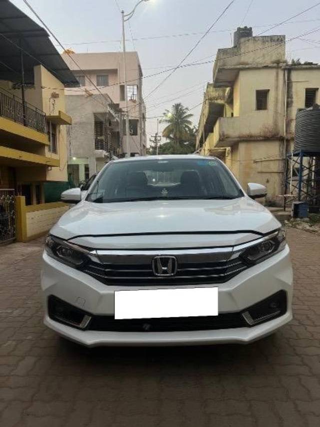 https://images10.gaadi.com/usedcar_image/4352137/original/processed_3f7efd98-2a17-4eb7-b314-bba7e72e95a8.jpeg?imwidth=6400