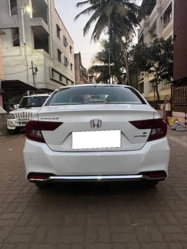 https://images10.gaadi.com/usedcar_image/4352137/original/processed_b0211000-c722-4801-b019-310f787da5d5.jpeg?imwidth=6402