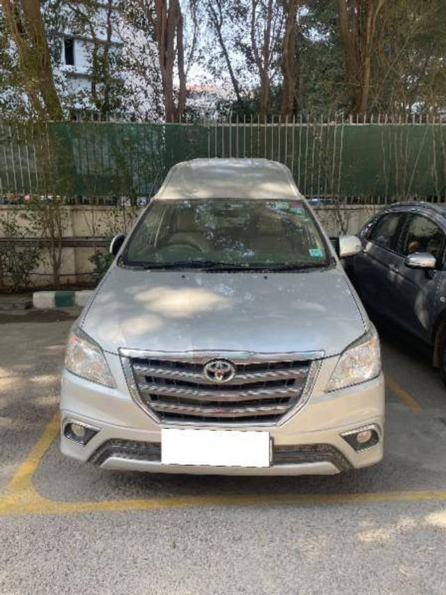 https://images10.gaadi.com/usedcar_image/4352142/original/65f926ee8ed7daf8d9e5a5db7f55e641.jpg?imwidth=6401