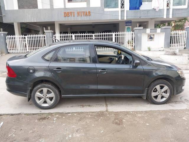 https://images10.gaadi.com/usedcar_image/4352175/original/processed_fc60ddfae1a42422f2449d36a90f6acb.jpg?imwidth=6401