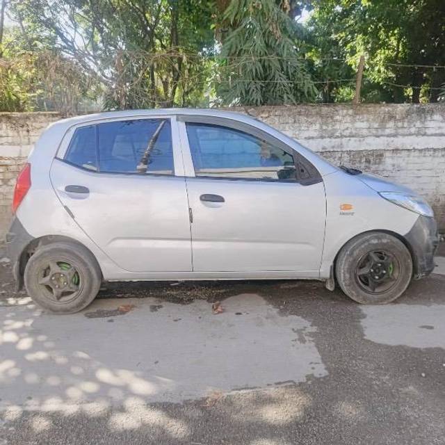 https://images10.gaadi.com/usedcar_image/4352177/original/processed_57807fa8-f471-4a1c-b64f-1f4b7ccdbd0e.jpeg?imwidth=6401