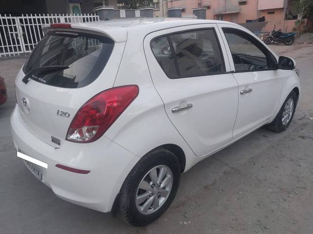 https://images10.gaadi.com/usedcar_image/4352226/original/processed_caab00dc1ef469f70e5c8a08c2eb0a65.jpg?imwidth=6402