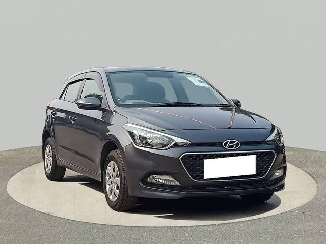 https://images10.gaadi.com/usedcar_image/4352273/original/processed_40697c7d0c35f587aa258f22c291fd1a.jpg?imwidth=6400