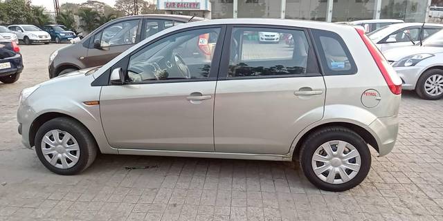 https://images10.gaadi.com/usedcar_image/4352302/original/processed_0cbc55fdaa7ca9bc45ea270ffaef9100.jpg?imwidth=6402