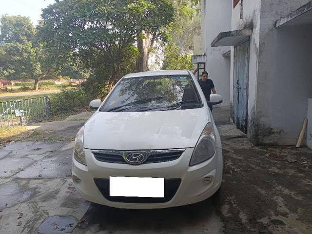 https://images10.gaadi.com/usedcar_image/4352347/original/processed_820b9a70-46df-4bb2-9632-8be5466cb085.jpg?imwidth=6400