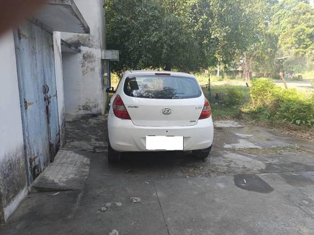 https://images10.gaadi.com/usedcar_image/4352347/original/processed_a2fab87f-75b9-4076-b6f2-b57f93a6411c.jpg?imwidth=6402