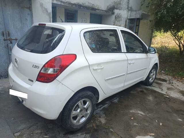 https://images10.gaadi.com/usedcar_image/4352347/original/processed_bd001ce0-700d-4be6-b5de-6af46fc85bb3.jpg?imwidth=6401