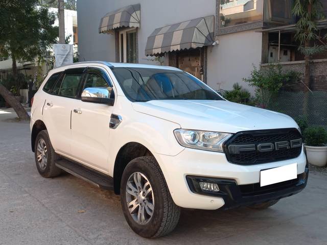 https://images10.gaadi.com/usedcar_image/4352351/original/processed_0d350dd4f7fba5342c276a894252a344.jpg?imwidth=6400