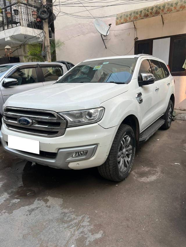 https://images10.gaadi.com/usedcar_image/4352361/original/processed_23619f1d7fee215528c5bcbc37c57de2.jpg?imwidth=6401