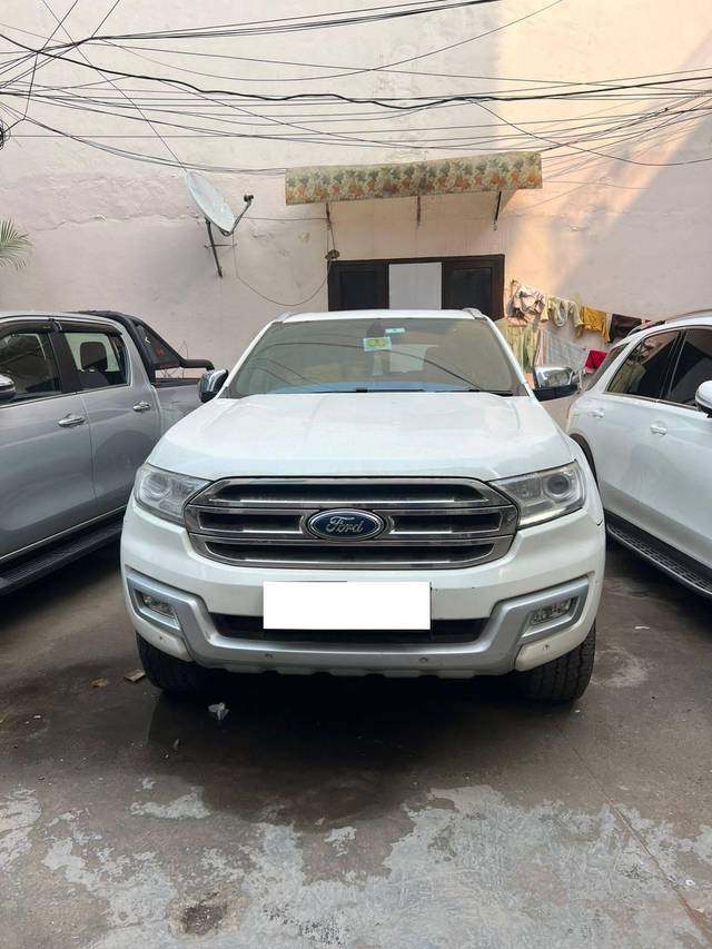 https://images10.gaadi.com/usedcar_image/4352361/original/processed_35c76e47af81877bffd519594f6de843.jpg?imwidth=6402