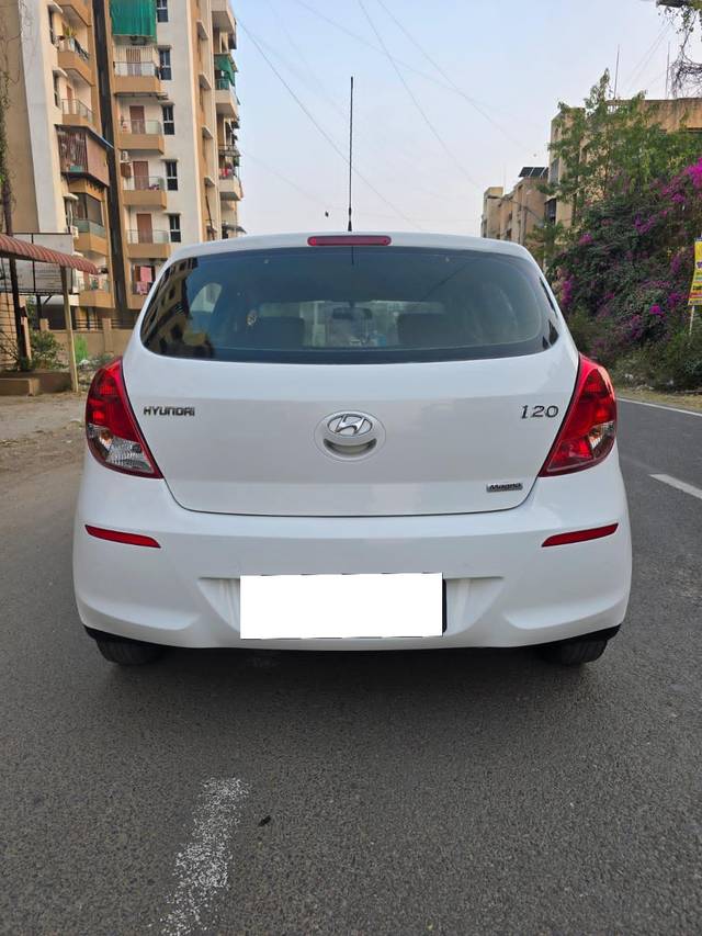 https://images10.gaadi.com/usedcar_image/4352363/original/processed_2887701f781eb03dc8bd13ecc561272b.jpg?imwidth=6402