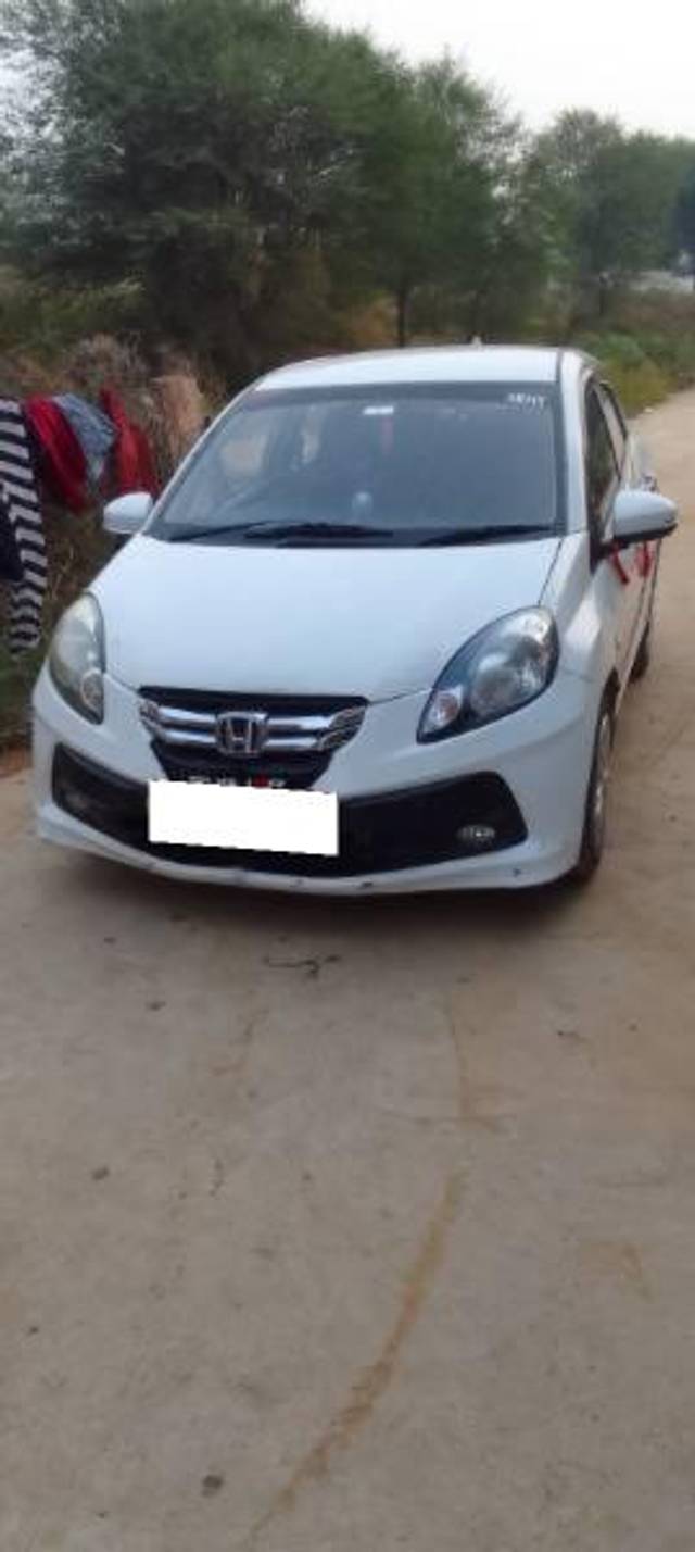 https://images10.gaadi.com/usedcar_image/4352376/original/processed_26650424-3a5e-4f11-bb72-43b57f4612c5.jpg?imwidth=6400