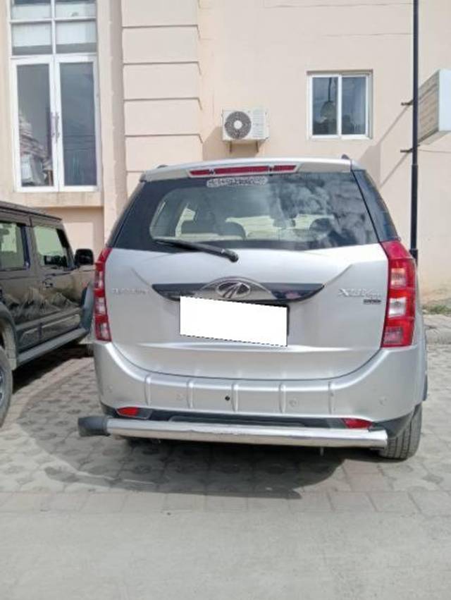 https://images10.gaadi.com/usedcar_image/4352411/original/processed_15329461-a688-41fa-95a0-39067031fc23.jpg?imwidth=6401