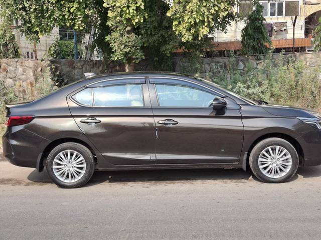 https://images10.gaadi.com/usedcar_image/4352452/original/25bf7deb8337e6891b6ced752a4ac3e4.jpg?imwidth=6401