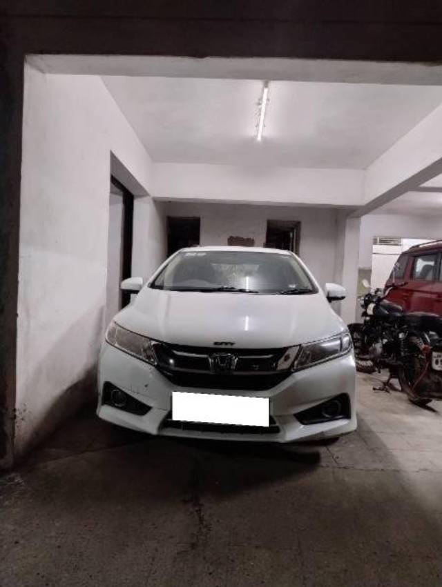 https://images10.gaadi.com/usedcar_image/4352471/original/processed_eacb4879-36ba-4dba-8292-829ec9f09b98.jpg?imwidth=6400