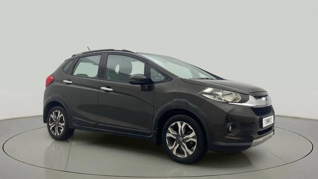 https://images10.gaadi.com/usedcar_image/4352489/original/e3ca79b943d12d4227f0831946d82879.jpg?imwidth=6400