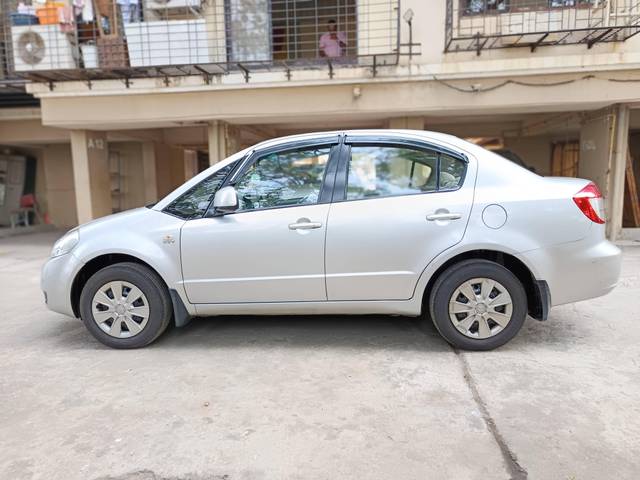 https://images10.gaadi.com/usedcar_image/4352498/original/processed_2f77f54a3182b003e65ddfb0ccb0ea62.jpg?imwidth=6402