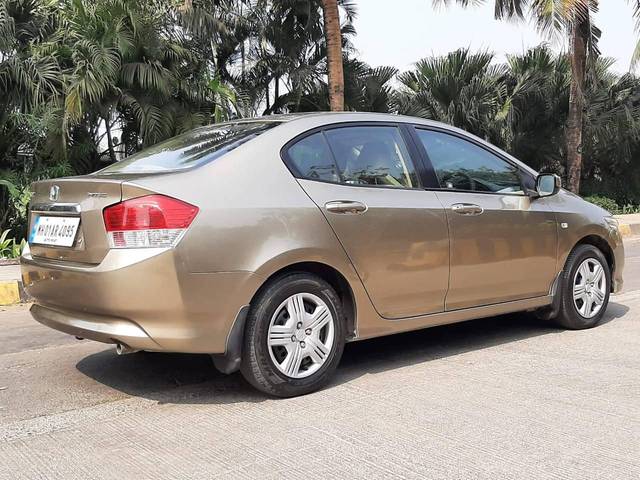 https://images10.gaadi.com/usedcar_image/4352524/original/processed_7f3beab8685a78fb8be05a827cdf3185.jpg?imwidth=6402