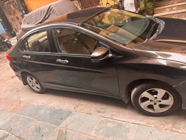 https://images10.gaadi.com/usedcar_image/4352639/original/deace9afb58ea2a15e0199490f7c3f5c.jpeg?imwidth=6402