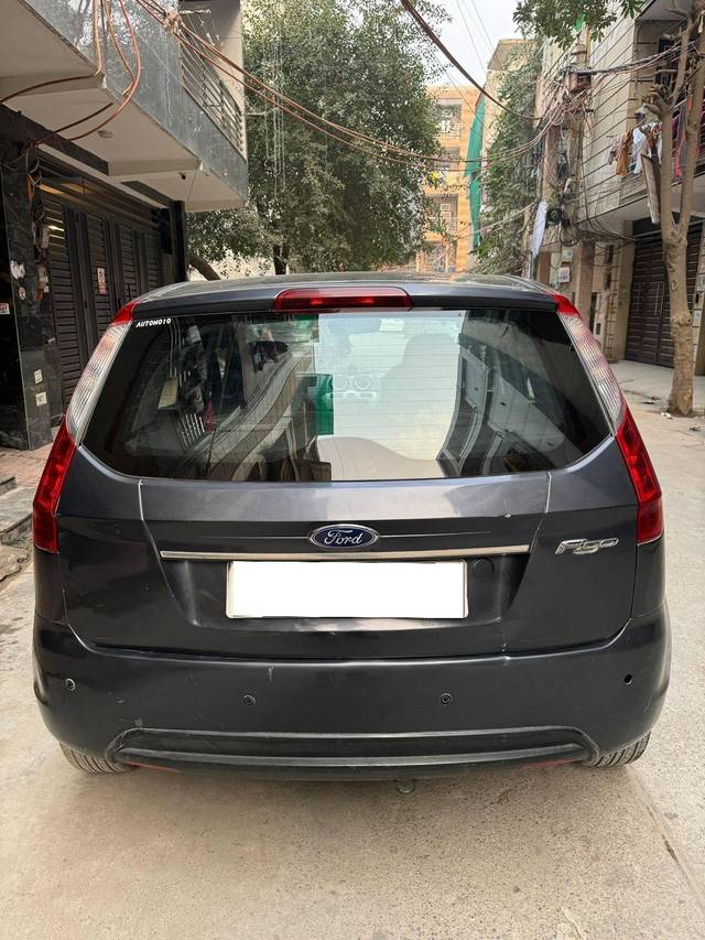 https://images10.gaadi.com/usedcar_image/4352645/original/processed_65e7ca5dd63140f5aa5c4000fa98fac1.jpg?imwidth=6401